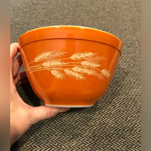 Vintage 1970’s Pyrex Autumn Wheat Mixing Bowl #401 - Holds 3 Cups